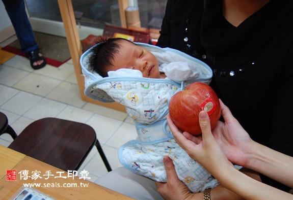 李寶寶(新北永和區嬰兒寶寶滿月剃頭理髮、免費嬰兒剃胎毛儀式吉祥話)。中國風會場，爸媽寶貝免費穿「日中韓」古裝禮服。專業拍照、DVD光碟、證書。★購買「臍帶章、肚臍章、胎毛筆刷印章」贈送：剃頭、收涎、抓周，三選一。 2015.10.31 照片8